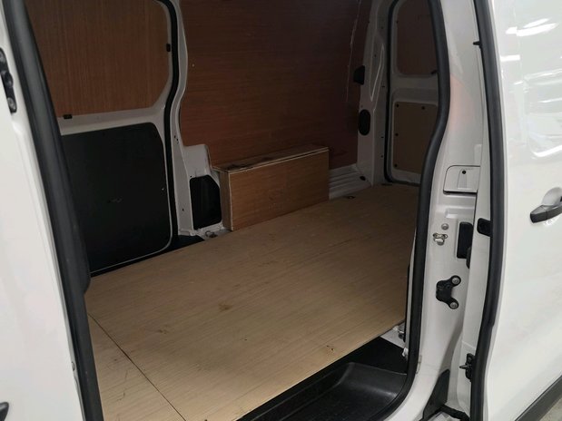Vauxhall Vivaro Vauxhall Vivaro L2 Diesel 2900 1.5d 100ps Dynamic H1 Van 13