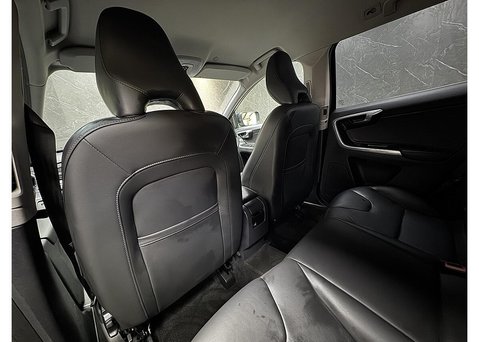 Volvo XC60 2.4 D5 SE Lux Nav SUV 5dr Diesel Auto AWD Euro 6 (s/s) (220 ps) 45