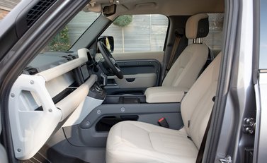 Land Rover Defender 110 HSE D240 18