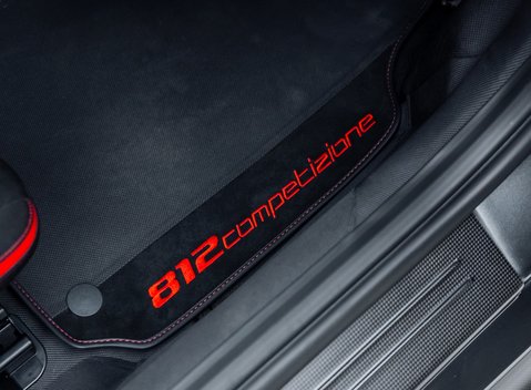 Ferrari 812 Competizione 29
