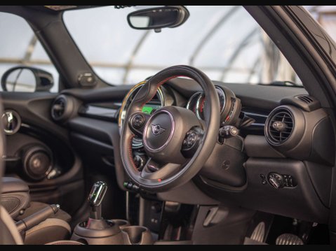 Mini Hatch 2.0 John Cooper Works Auto 3dr 23