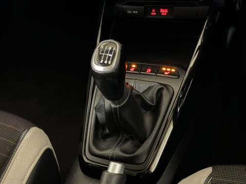 Kia Stonic CRDI FIRST EDITION 14