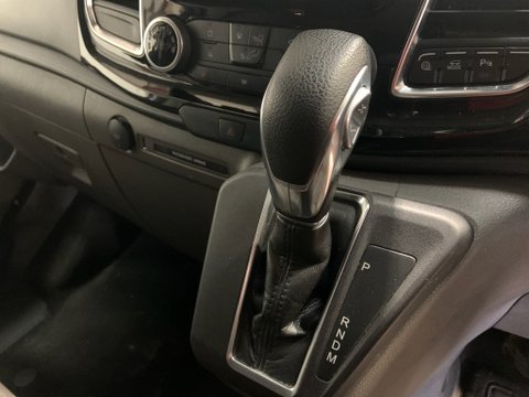 Ford Transit Custom 320 LIMITED DCIV ECOBLUE AUTO 10