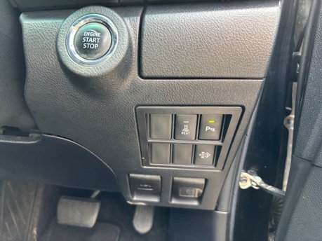 Toyota Hilux 2.8 D-4D Invincible X Pickup Double Cab 4dr Diesel Auto 4WD Euro 6 (204 ps) 26