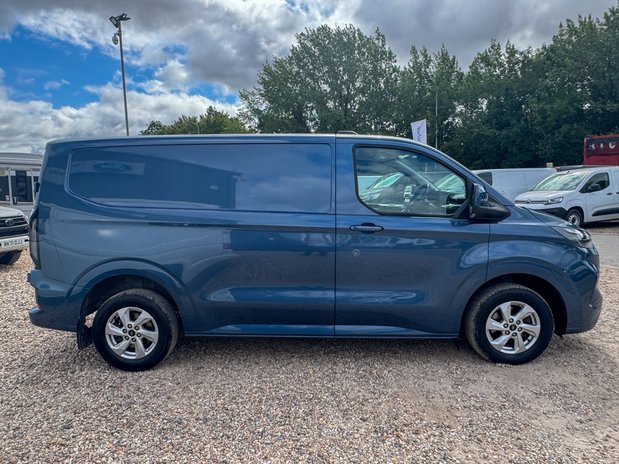 Ford Transit Custom SWB L1H1 Low Roof Limited 300 Air Con Alloys Camera Sensors EURO 6 5