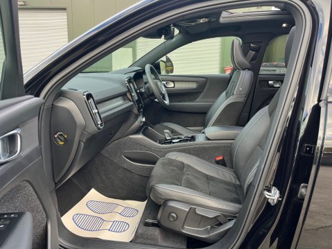 Volvo XC40 2.0 B4 MHEV R-Design Auto AWD Euro 6 (s/s) 5dr 9