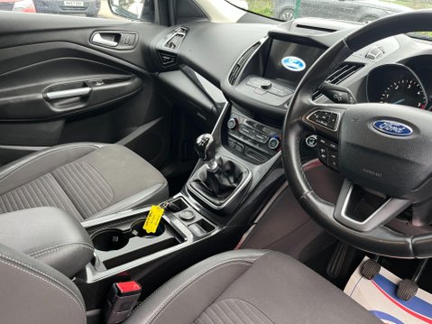 Ford Kuga 2.0 TDCi Titanium Euro 6 (s/s) 5dr 39