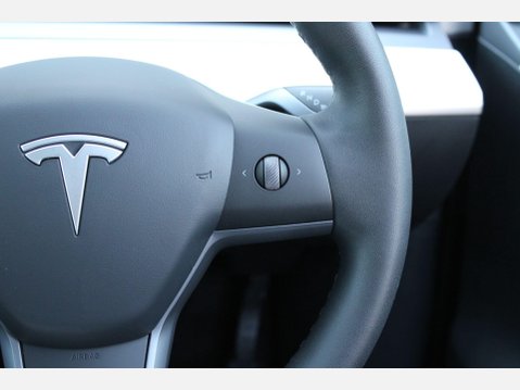 Tesla Model Y LONG RANGE 19