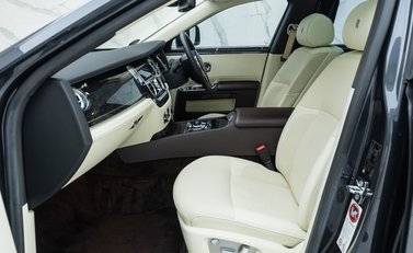 Rolls-Royce Ghost V12 29