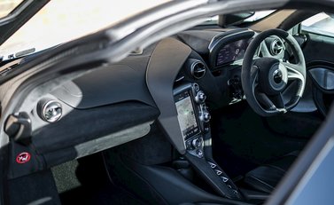 McLaren 720S Performance 14