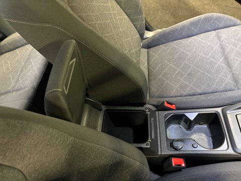 Volkswagen Golf 1.5 Golf Life TSi 5dr 27