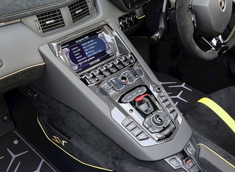 Lamborghini Aventador SV Roadster 4