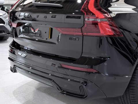 Volvo XC60 B5 ULTRA BLACK EDITION AWD 22