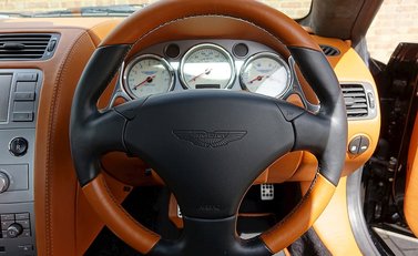 Aston Martin Vanquish S 20