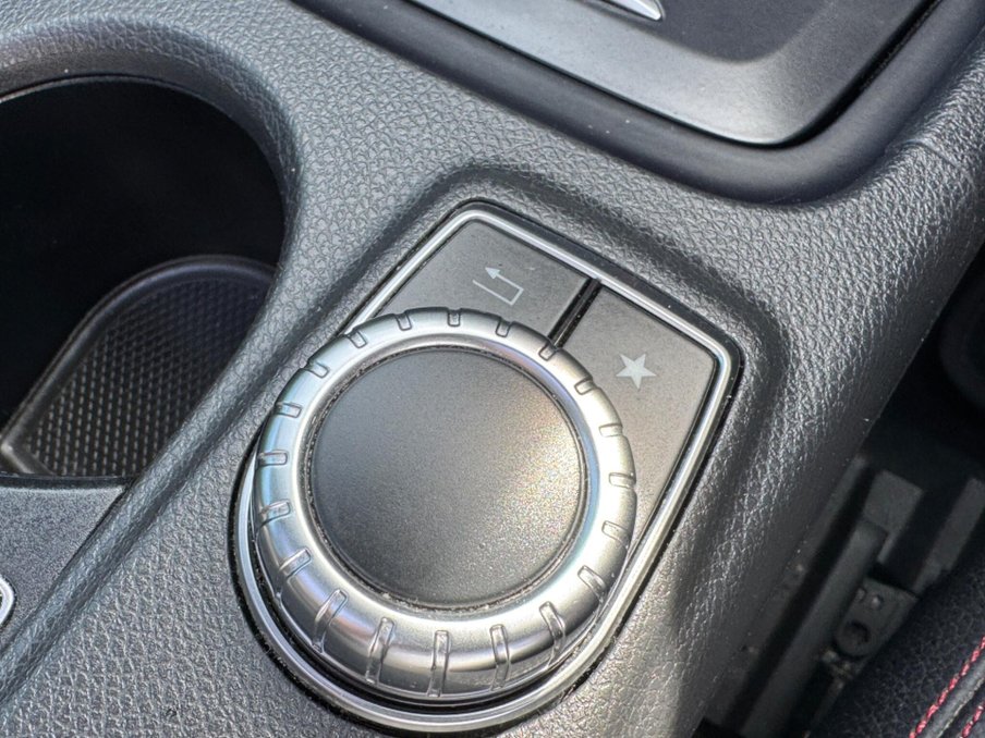 2015 Mercedes-Benz GLA — image 35
