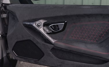 Lamborghini Huracan LP640-4 Performante 18