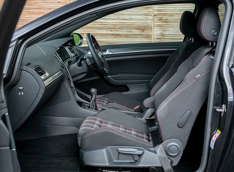 Volkswagen Golf GTI 17