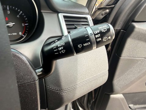 Land Rover Discovery Sport 2.0 Discovery Sport SE Tech TD4 4WD 5dr 37