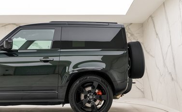 Land Rover Defender 90 X D300 26