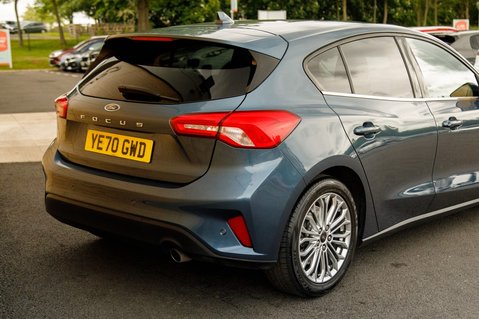 Ford Focus TITANIUM X 8