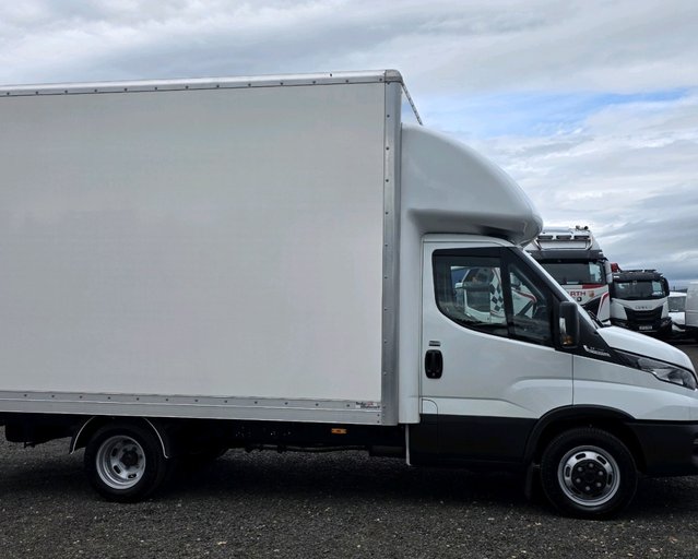 Iveco Daily 35C Hi-Matic Business Curtain / Box with column Tail-lift