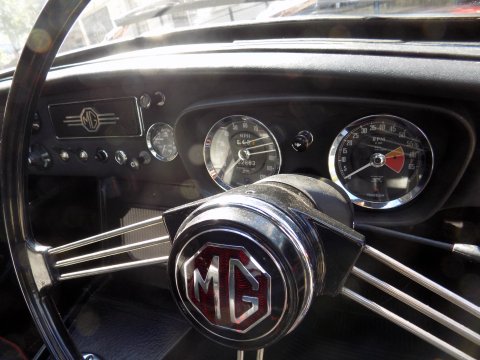 MG B GT 11