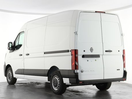 Renault Master MM35 104kW 87kWh Advance V2L Medium Roof Van Auto 9