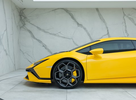 Lamborghini Huracan Tecnica 37