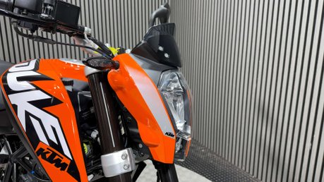 KTM Duke 2016 INCREDIBLY CLEAN LONG MOT ONLY 1K AKRAPOVIC 12