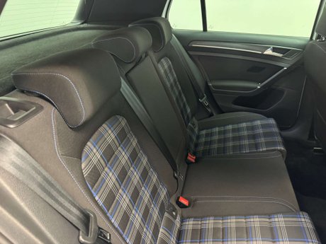 Volkswagen Golf 1.4 Golf GTE Advance Semi-Auto 5dr 34