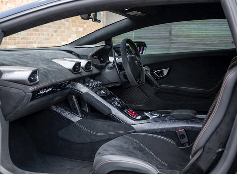 Lamborghini Huracan LP640-4 Performante 13