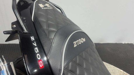 Kawasaki Z ZR750 2005 ONLY 20K NEW MOT SERVICED COMMUTER BIKE 750CC 20