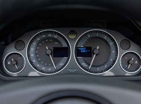 Aston Martin V12 Vantage S Roadster 22