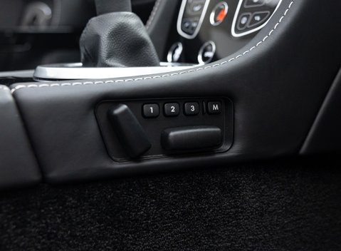 Aston Martin V12 Vantage S ROADSTER 34