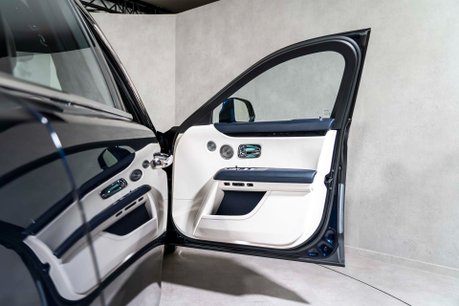 Rolls-Royce Ghost V12. STARLIGHT. H, C & M SEATS. REAR ENTERTAINMENT. HUD. A/CRUISE CONTROL 15