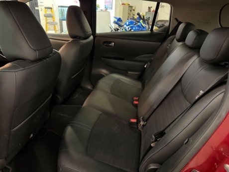 Nissan LEAF 40kWh N-Connecta Auto 5dr 11