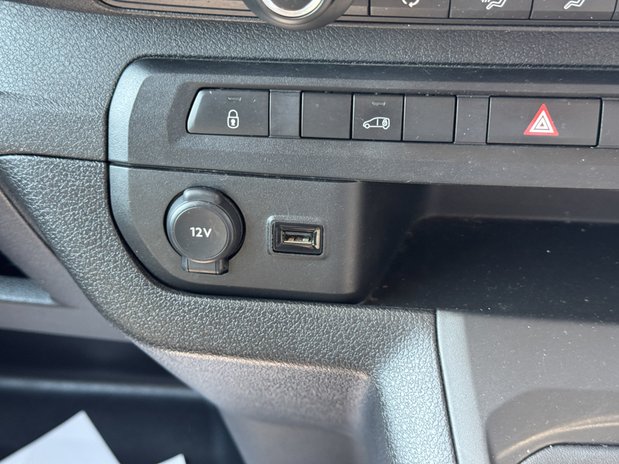 Peugeot Expert MWB L2H1 Bluehdi Professional Premium Plus Air Con Cruise SELECT 33