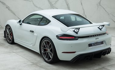 Porsche Cayman GT4 (718) 13