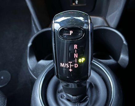 Mini Hatch 1.5 Cooper Sport Auto 3dr 56