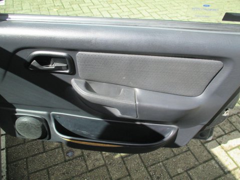 Ford Sierra 2.0 Ghia 5dr 36