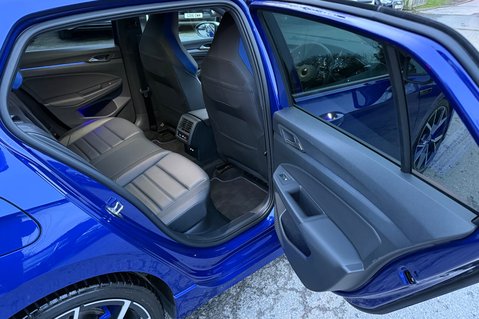 Volkswagen Golf R TSI 4MOTION DSG -AKRAPOVIC -PERFORMANCE PACK -CARBON LEATHER -HEATED S/W 29