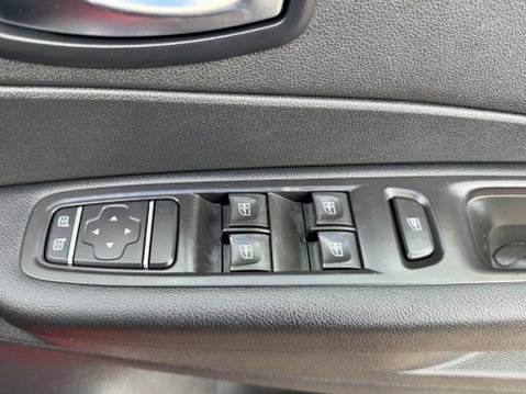 Renault Captur ICONIC TCE 18