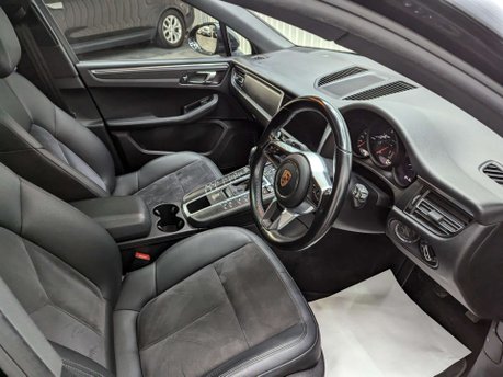 Porsche Macan 2.0 Macan Semi-Auto 4WD 5dr 46