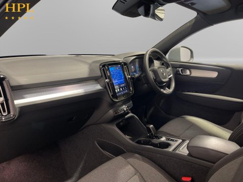 Volvo XC40 2.0 B3 MHEV Core SUV 5dr Petrol Hybrid DCT Auto Euro 6 (s/s) (163 ps) 15