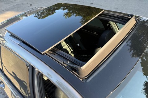 Volkswagen Golf GTD - PANORAMIC ROOF - ACC - SPORT AND SOUND PACK - CARPLAY 19