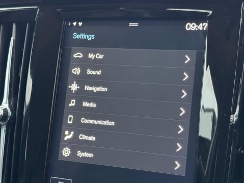 Volvo V90 2.0 D4 Momentum Auto Euro 6 (s/s) 5dr 22