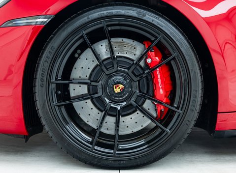 Porsche 911 Carrera 4 GTS (992) 22