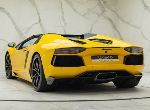 Lamborghini Aventador LP 700-4 ROADSTER 13