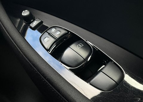 Nissan LEAF N-CONNECTA 25
