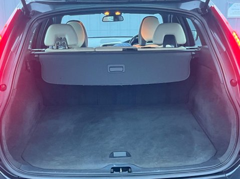 Volvo XC60 2.4 D5 R-Design Nav Geartronic AWD Euro 5 5dr 8